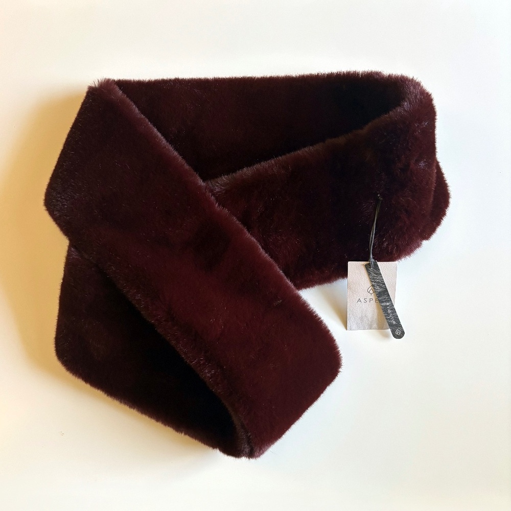 Aspen Faux FUR Infinity Scarf NWT Burgundy Maroon Rare Color - Gorgeous